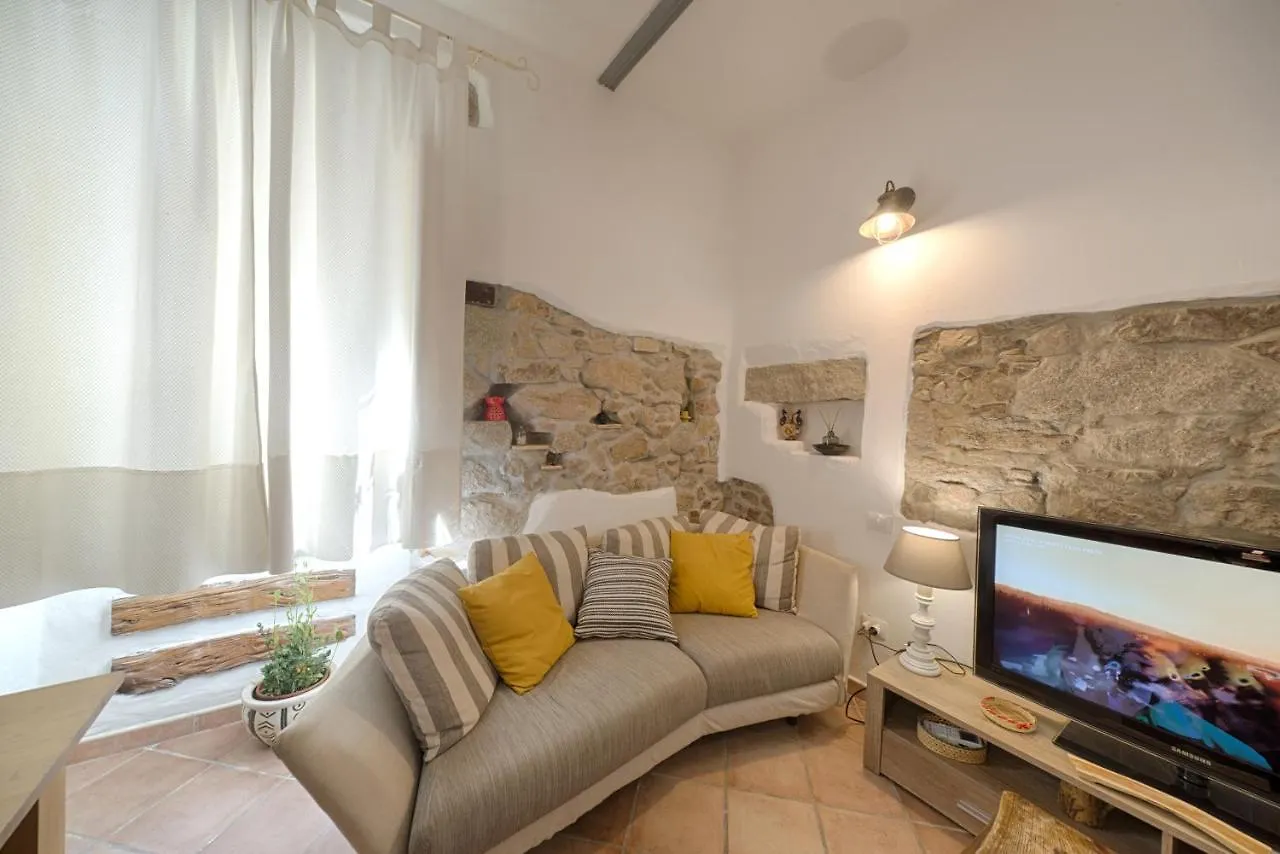 Apartment La Casetta Al Centro Di Olbia Italy