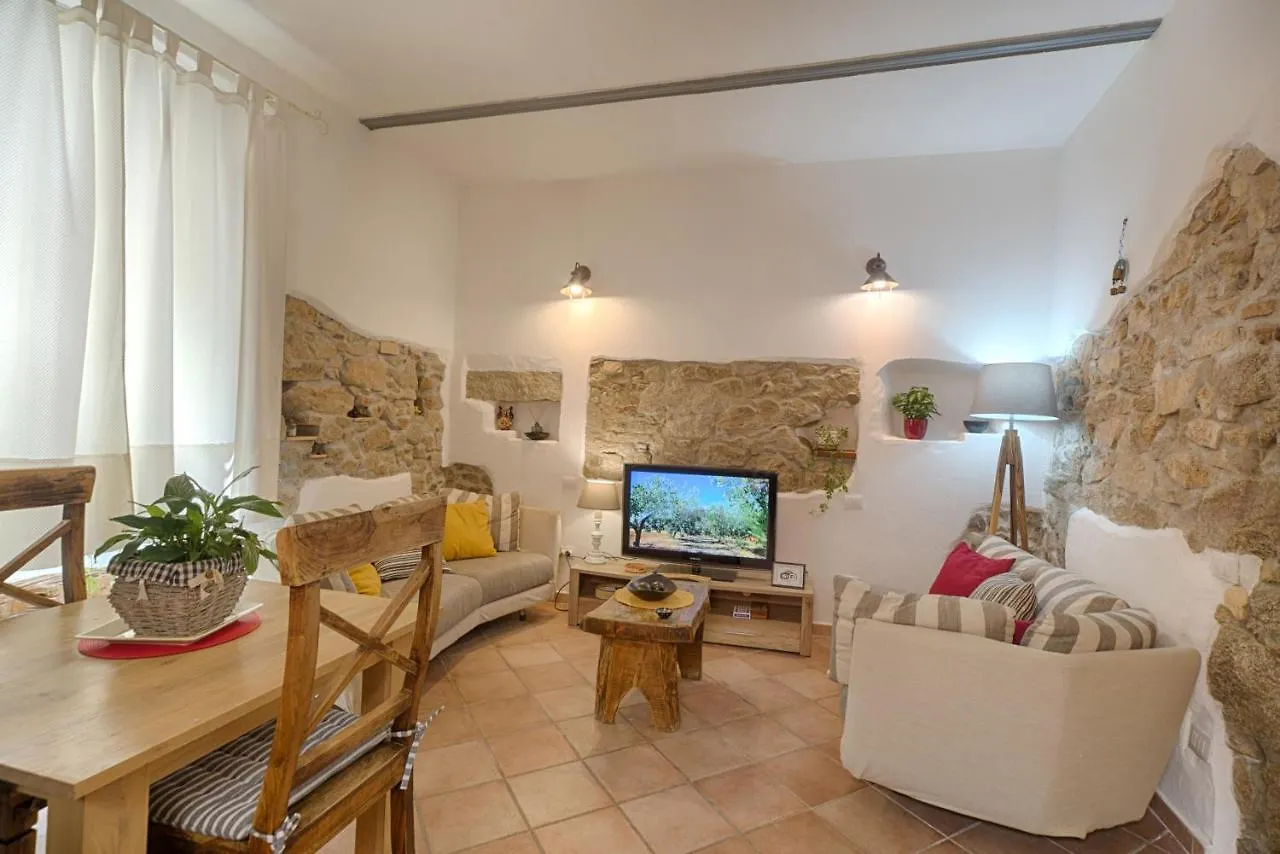 La Casetta Al Centro Di Olbia Appartement